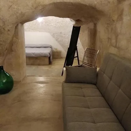 Konukevi Stone Matera